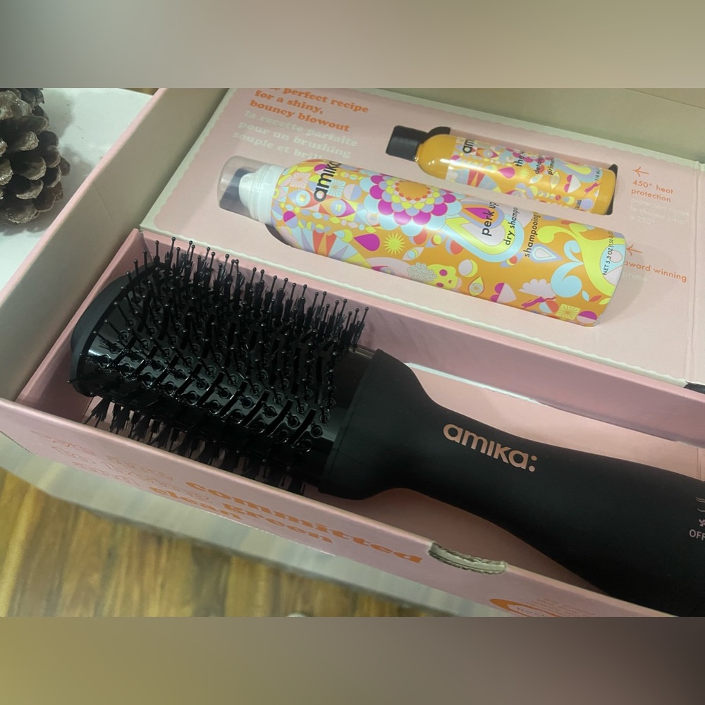 Amika Blowout Brush